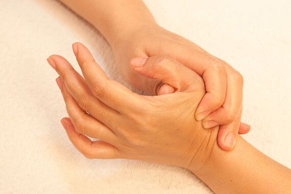 Finger joints can be massaged to relieve symptoms. 